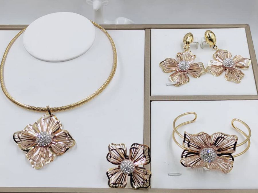 jewelries
